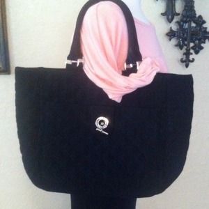 REDUCED🎉Black Quilted Vera Bradley Purse
