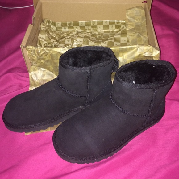 UGG Classic Mini in Black!!
