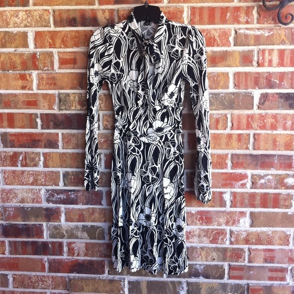 Banana Republic Dresses & Skirts - NWT Banana Republic Black & White Floral Dress
