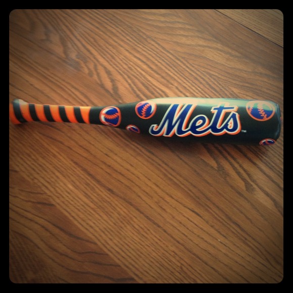 Adorable, mini NYM bat!