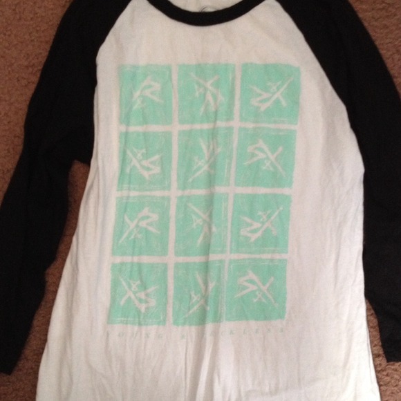 Medium long sleeve shirt by Young & Reckless