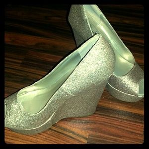 Gold glitter open toe wedges