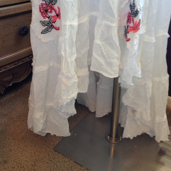 Beautiful high low white skirt - Picture 4 of 4