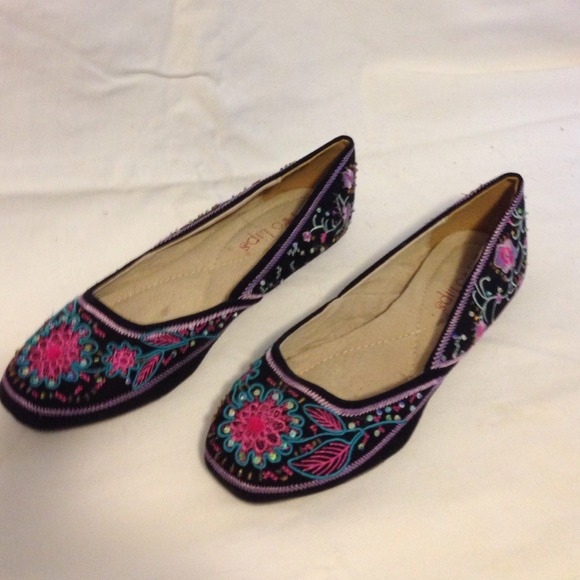 Two Lips "Sari" shoes💖 ✨Never worn✨ 💥NWOT💥