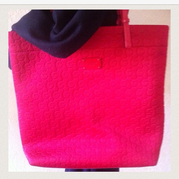 REDUCE $10 off TODAY ONLY👜MICHAEL KORS HANDBAG