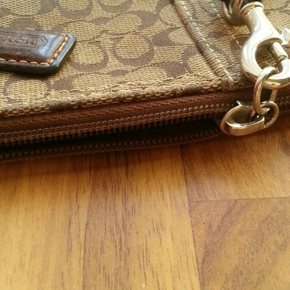 Classic Coach wristlet - Picture 3 of 4