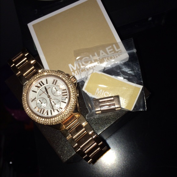 ✋TRADINGGG. ✋Brand new in box MK Rose Gold watch