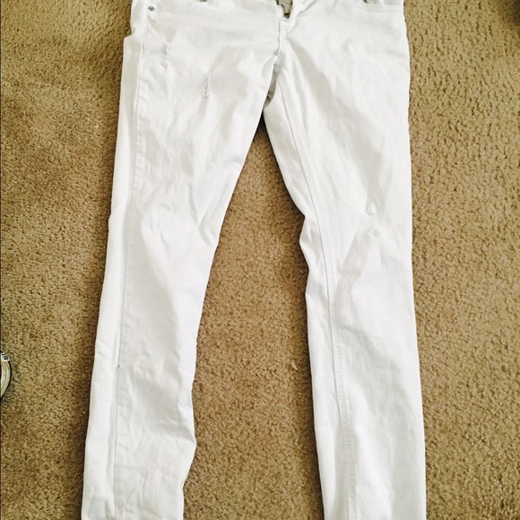 White almost famous skinny jeans.