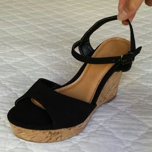 New w/oT! Velvety Black Wedge Strappy Sandals