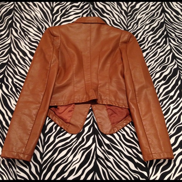 NWT Faux leather tan  jacket. NEVER WORN - Picture 2 of 3