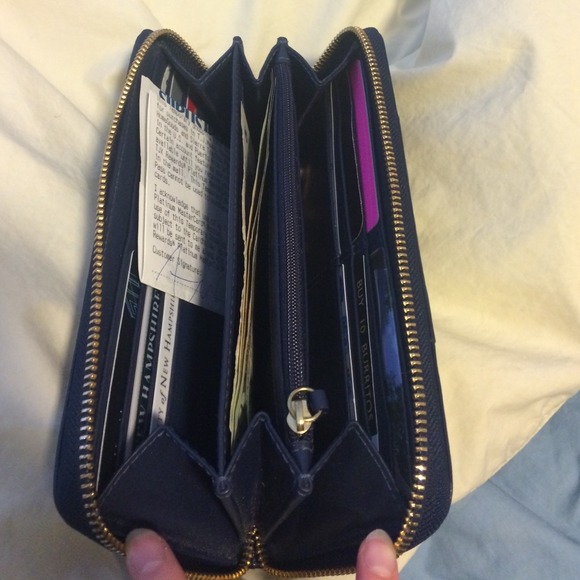 🚫SOLD 🚫Authentic coach wallet! - Picture 3 of 3