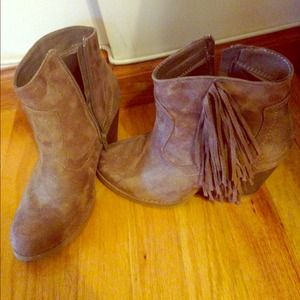 Booties faux suede!