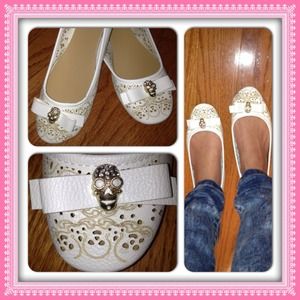 Cute white/gold skull flats
