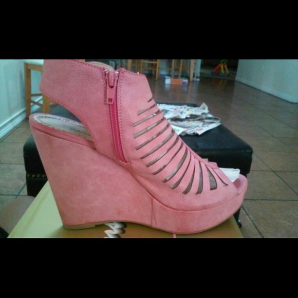 Delana Style Fuchsia wedges - Picture 2 of 2