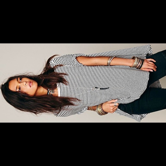 Free people circle in sand tee white-navy/black