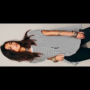 Free people circle in sand tee white-navy/black