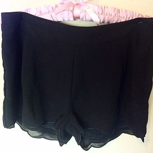 Tobi Layered Scallop Shorts(brand new never worn!)