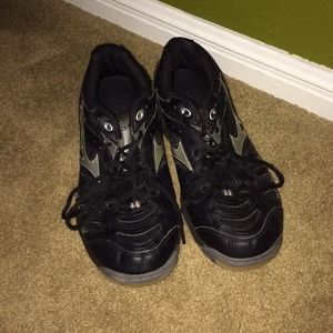 Mizuno Waverunner Volleyball Shoes.