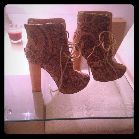 Authentic Steve Madden ankle boots