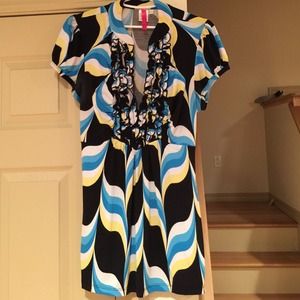 Black blue yellow and white short sleeve top