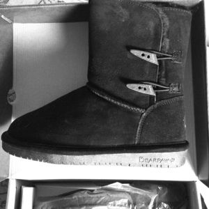 Black bearpaw boots in the style Abigail