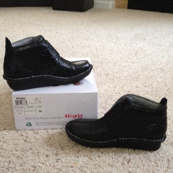 Comfortable Black Alegria Clogs