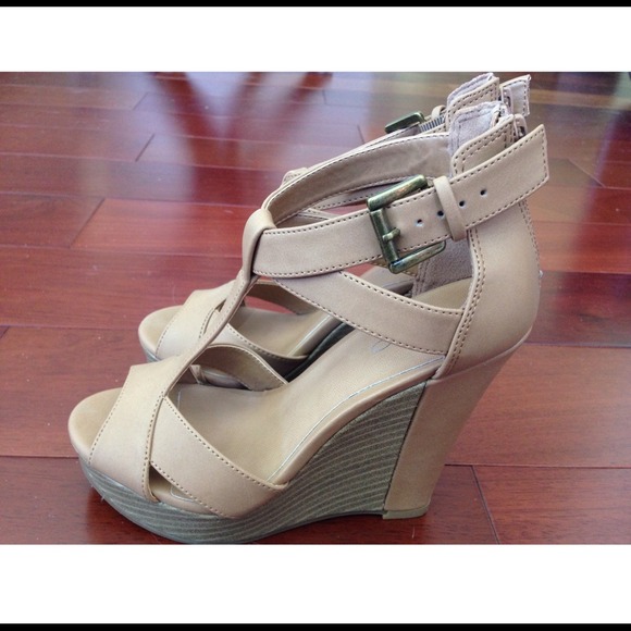 💎REDUCED 🆕 Aldo Bone Leather Wedge Heels 👠 - Picture 2 of 3