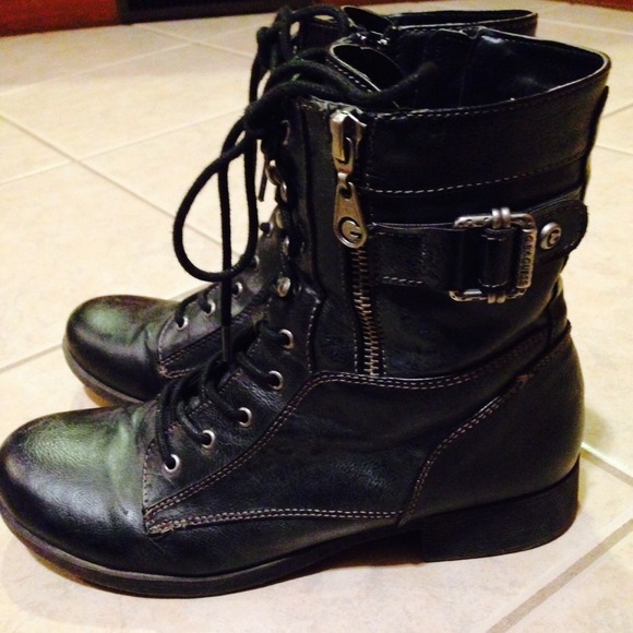 💢💢SOLD💢💢Guess black combat boots