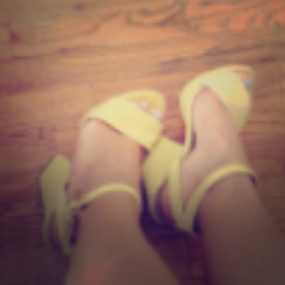 Yellow Zara heels 💛💛💛