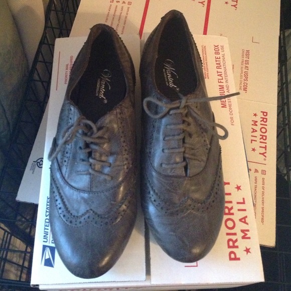 DARK GRAY OXFORDS
