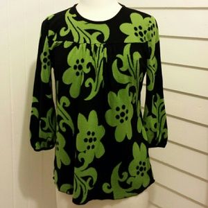 3/4 sleeve green and black sweater.