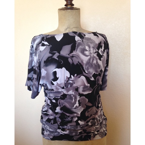 Quarter sleeved top