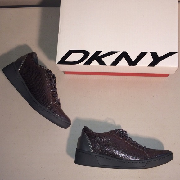 DKNY Ivy Sneaker Gunmetal Lizard Foil size 8