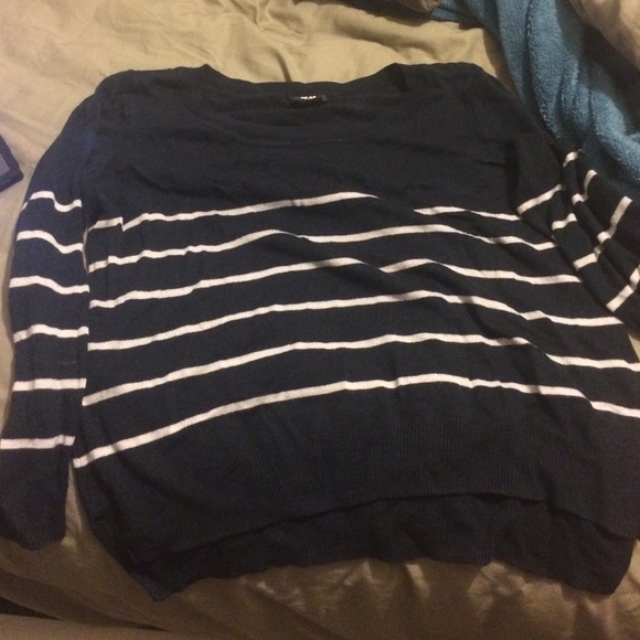 Thin sweater