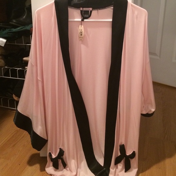 NWT Victoria secret robe ON HOLD🚫