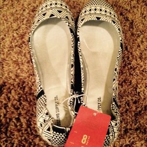 Mossimo AZTEC flats!