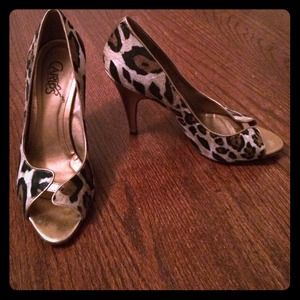 Carlos Santana leopard peep toe High heels