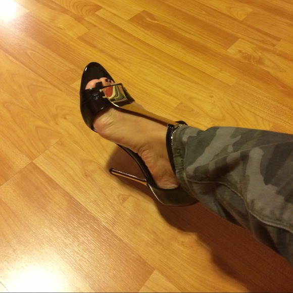 Black and gold sexy stilettos.