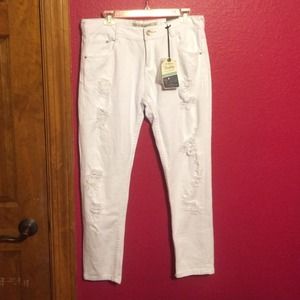 SALE! NWT Zara white Boyfriend jeans!
