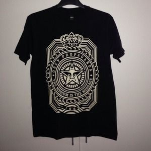 Men's Obey T-shirt with Heather green SnapBack Hat