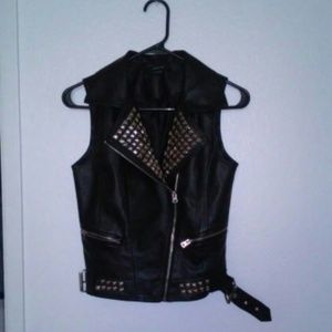??TRADED?Studded vest & top