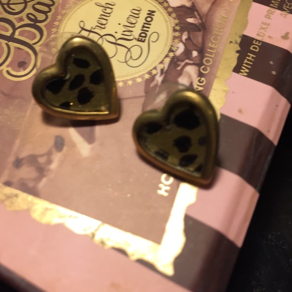 💁Betsey Johnson heart post earrings💁 - Picture 2 of 4