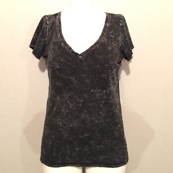 Black acid washed tee
