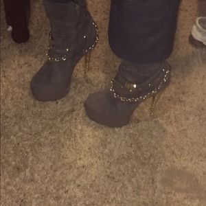 Grey boots ❤️❤️