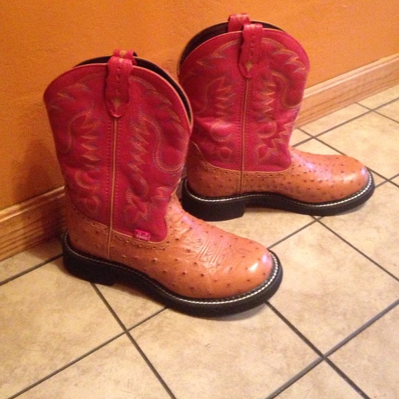 Western boots....ariat