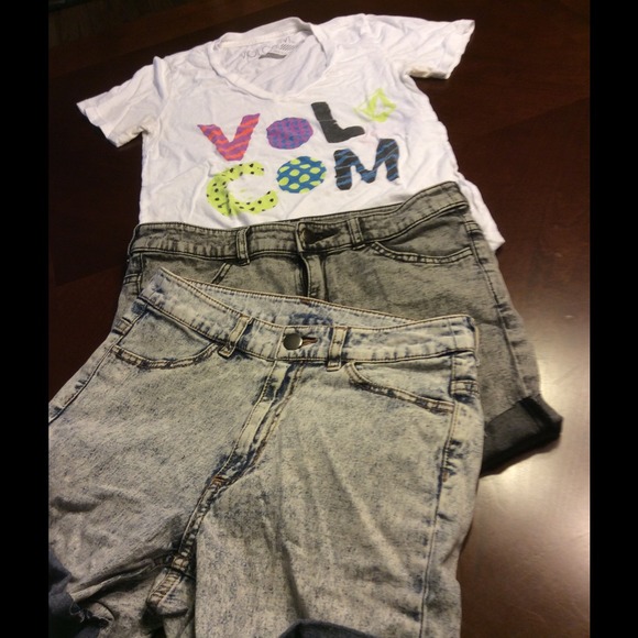 Set of 2 destructed shorts plus 1 tee