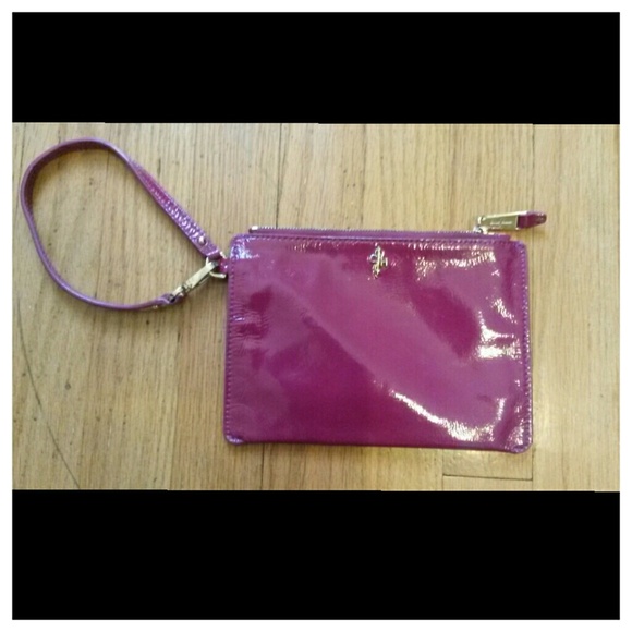 🎉HP: Essential Style Party 🎉Cole Haan Wristlet
