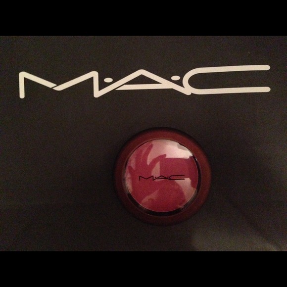 *SOLD*MAC Hot Nights Blush from Temperature Rising