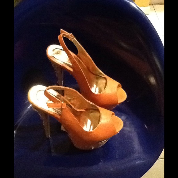 Liliana orange shoe