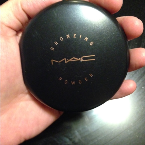 MAC Bronzing Powder